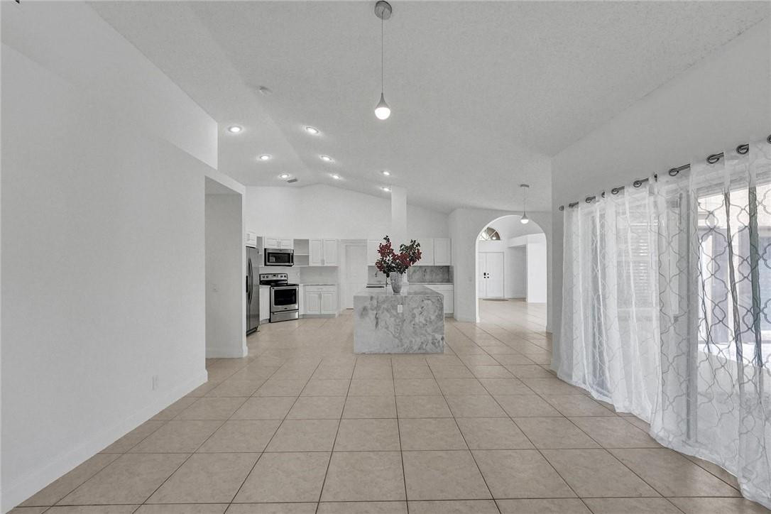 3270 Overlook Road Davie, FL 33328 - Photo 18 of 38 Photo 18