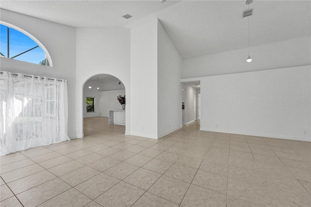 3270 Overlook Road Davie, FL 33328 - Photo 7 of 38 Photo 7