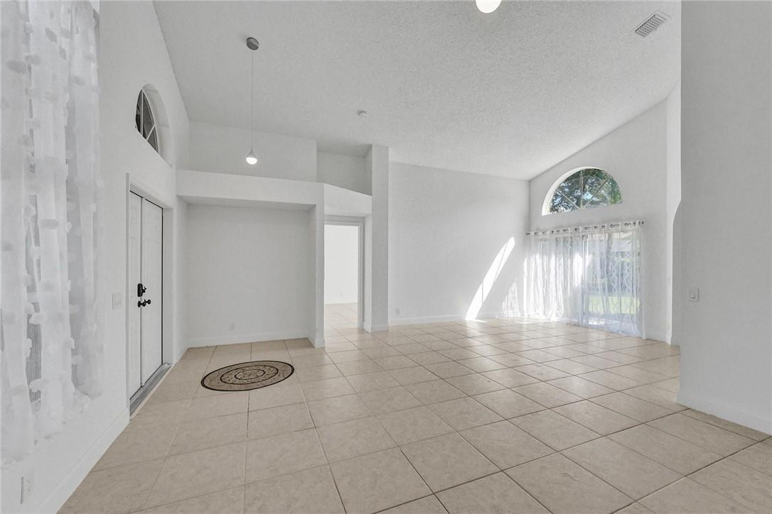 3270 Overlook Road Davie, FL 33328 - Photo 8 of 38 Photo 8