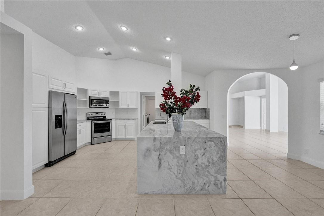 3270 Overlook Road Davie, FL 33328 - Photo 10 of 38 Photo 10