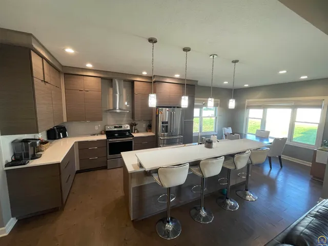 $369,900 | 2919 Crestview Drive, Emporia, KS 66801