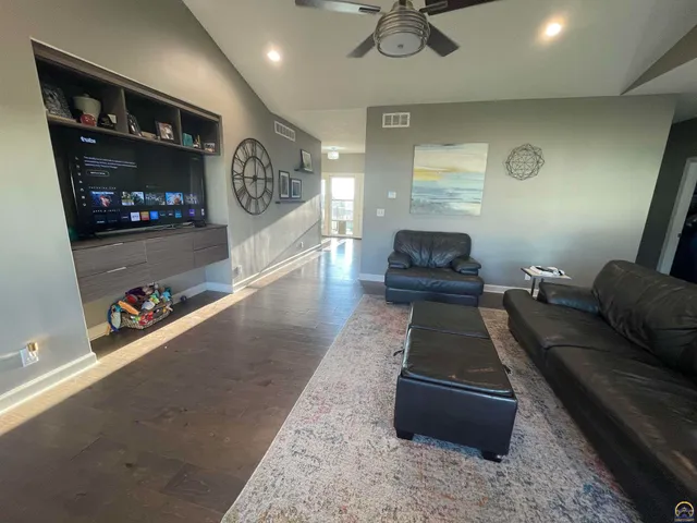 $369,900 | 2919 Crestview Drive, Emporia, KS 66801