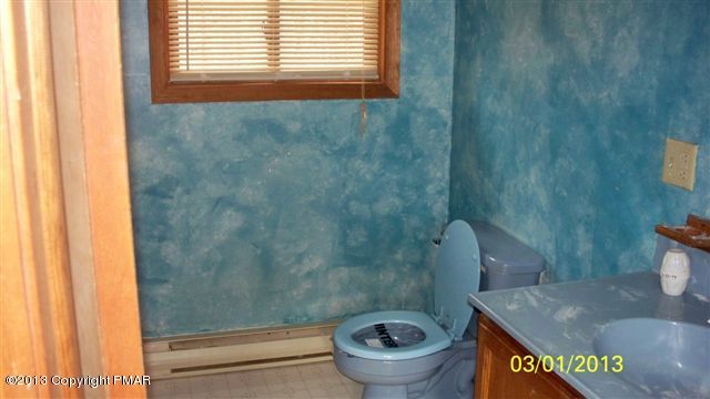 33 Underhill Road Tamiment, PA 18371 - Photo 7 of 8 FULL BATH