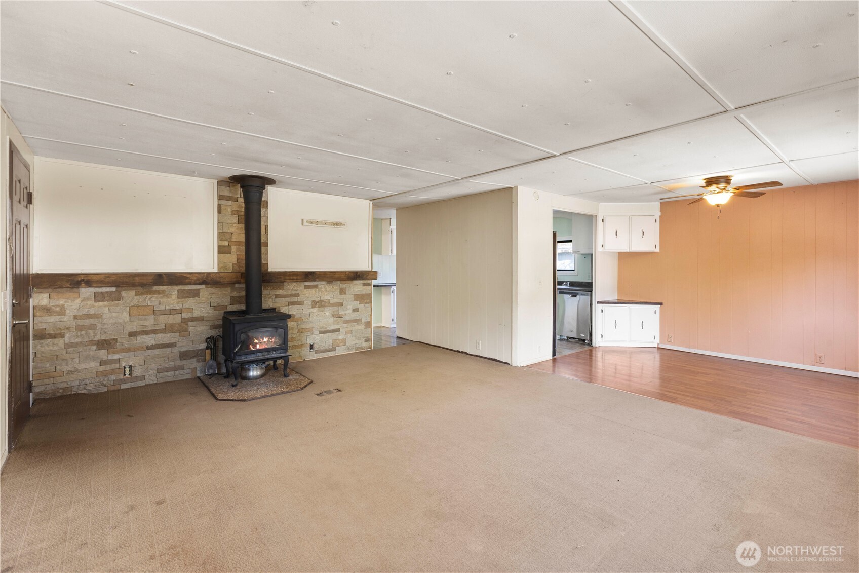 13125 Ridge Circle East Bonney Lake, WA 98391 - Photo 4 of 15 a view of a livingroom with furniture