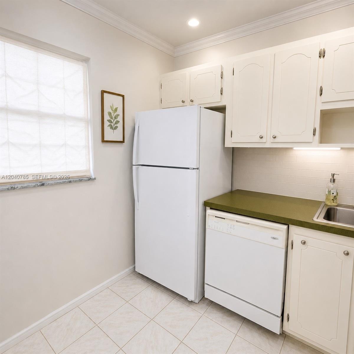 301 Cambridge Road, Unit 306 Hollywood, FL 33024 - Photo 3 of 16