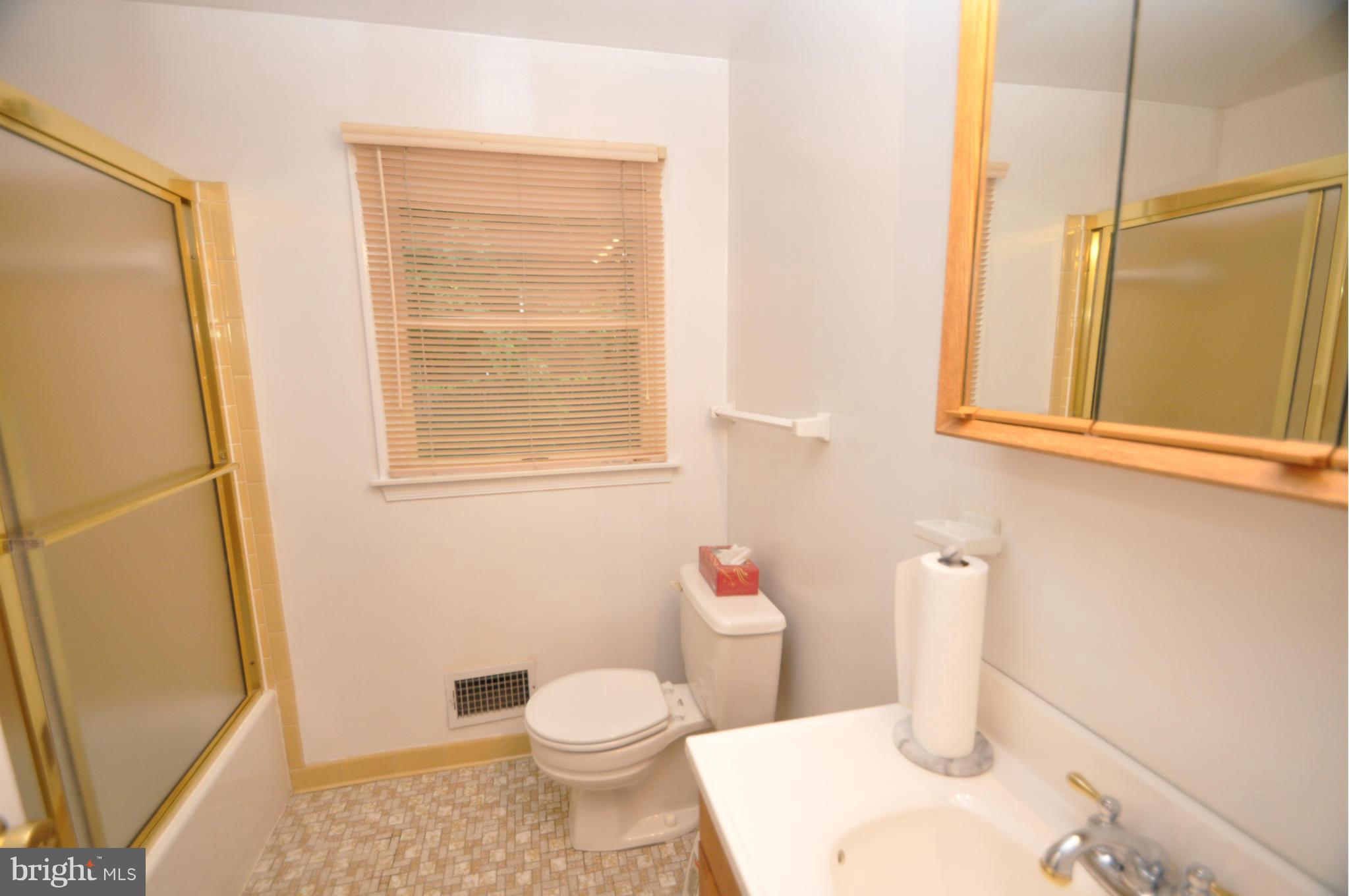 9902 Maidbrook Road Baltimore, MD 21234 - Photo 15 of 28 Bath