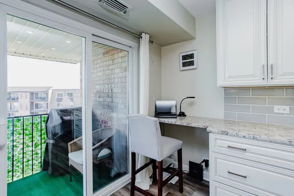 $274,999 | 1101 Hunt Club Drive, Unit 403, Mount Prospect, IL 60056