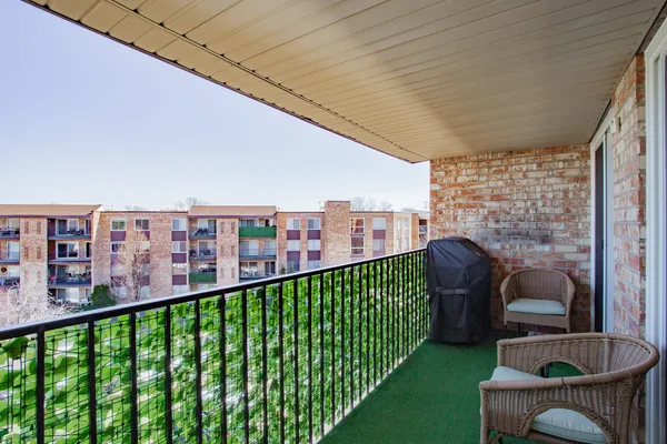 $274,999 | 1101 Hunt Club Drive, Unit 403, Mount Prospect, IL 60056