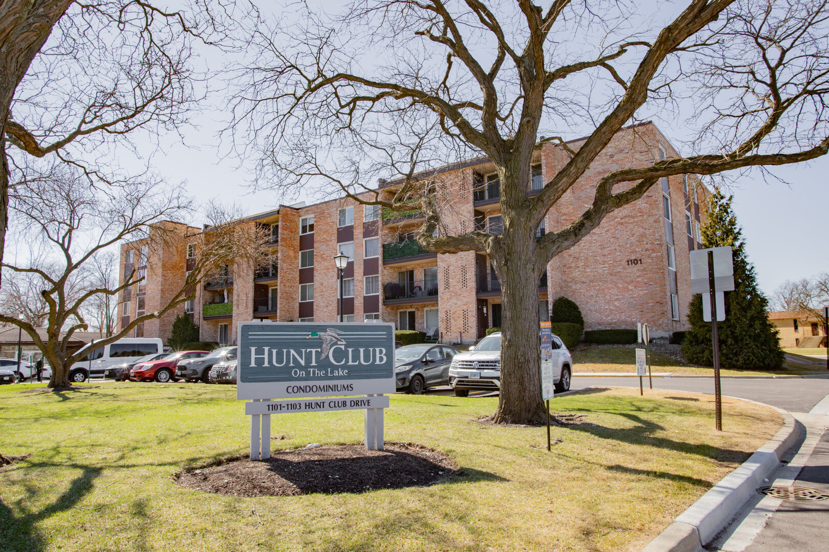 1101 Hunt Club Drive, Unit 403 Mount Prospect, IL 60056 - Photo 3 of 44