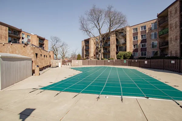 $274,999 | 1101 Hunt Club Drive, Unit 403, Mount Prospect, IL 60056
