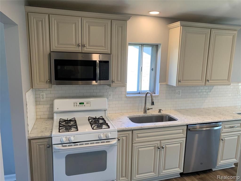 8401 18 18 Mile Road, Unit 81 Sterling Heights, MI 48313 - Photo 8 of 20