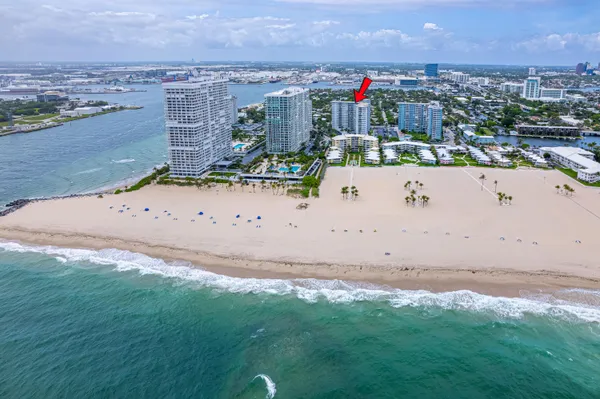 a view of a lake in middle of the house