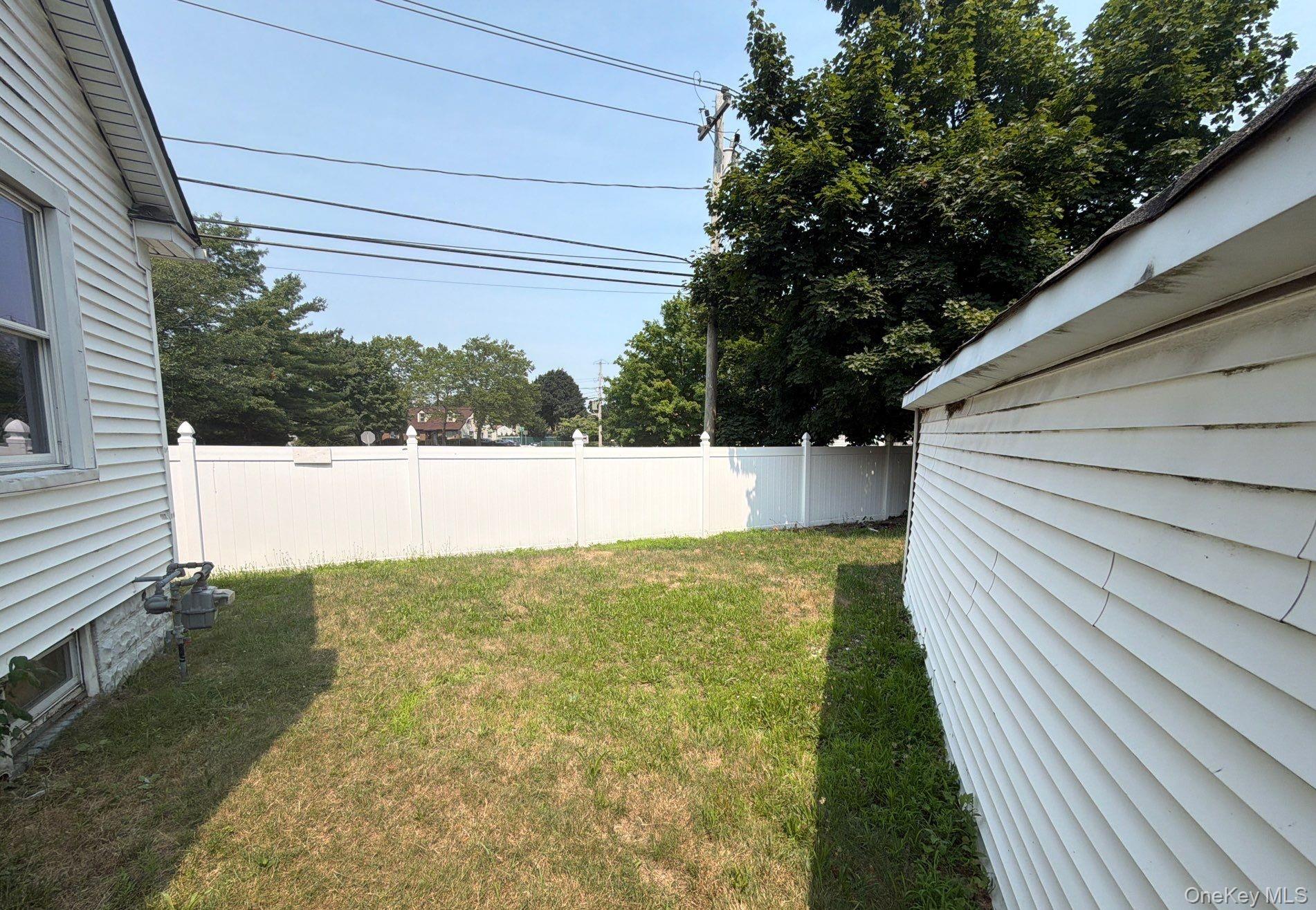 583 Straight Path West Babylon, NY 11704 - Photo 16 of 17