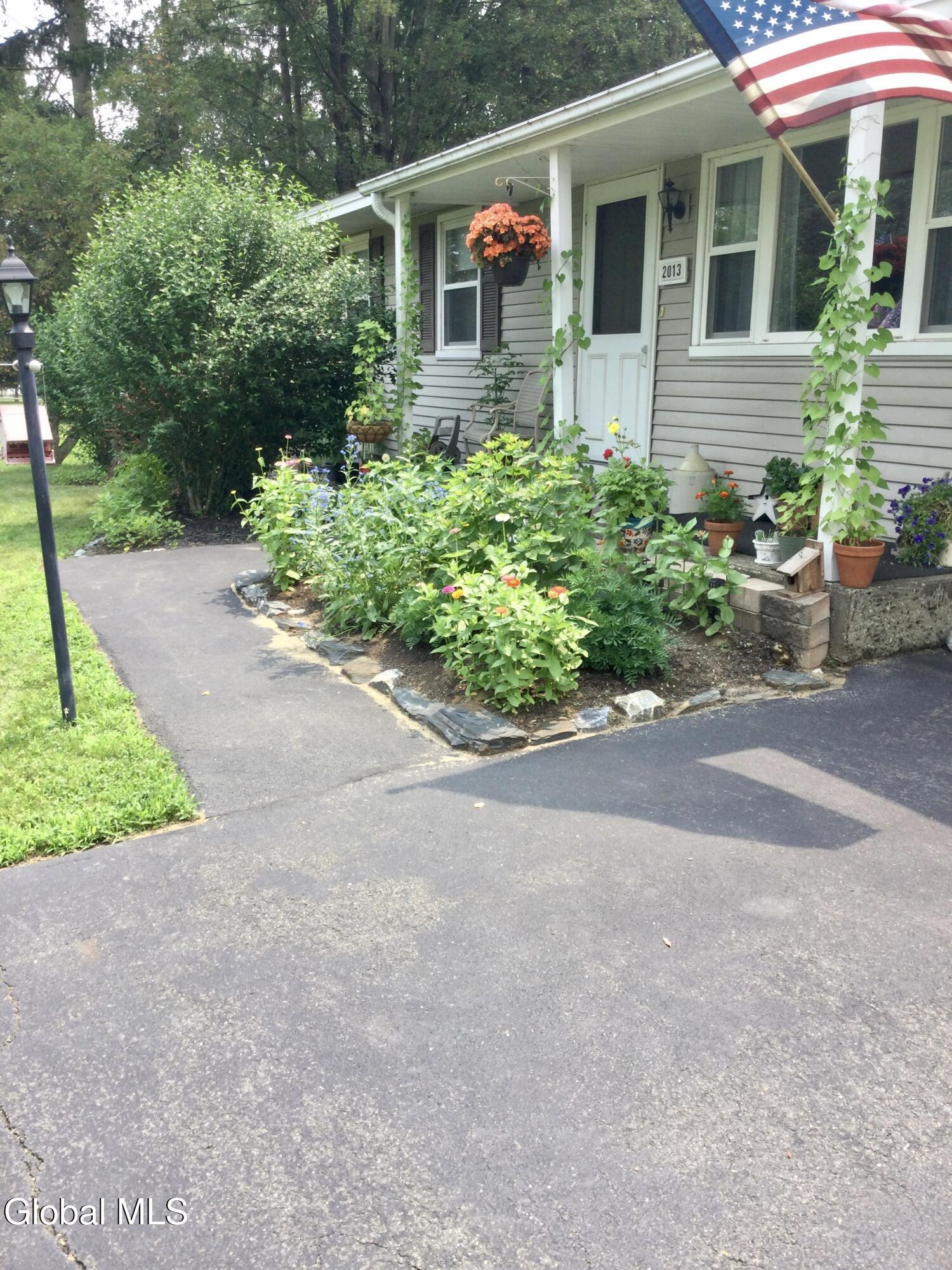 2013 Piney Point Road Troy, NY 12180 - Photo 4 of 47 IMG_1273