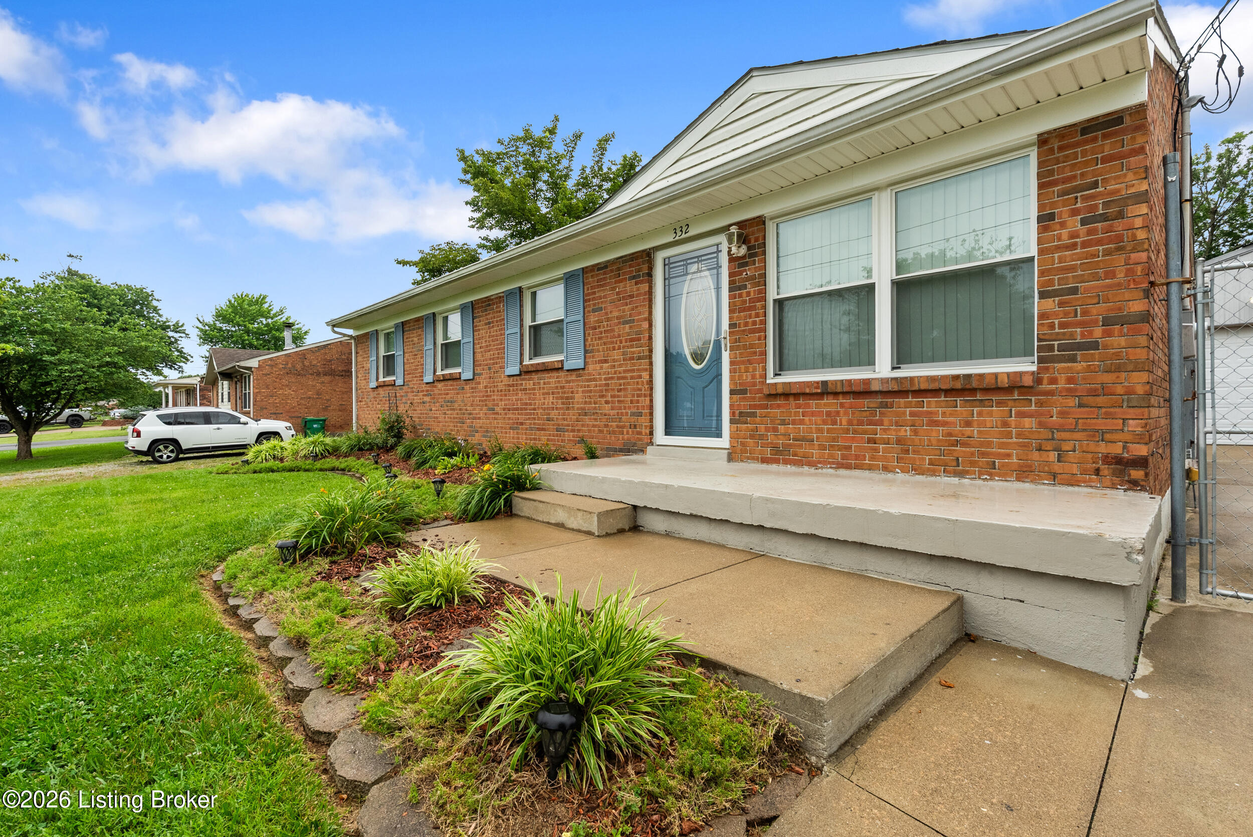 332 Glenview Road Louisville, KY 40229 - Photo 2 of 22 DSC07927