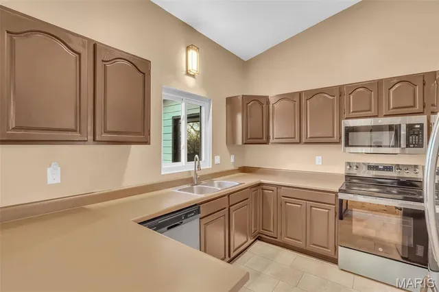 $385,000 | 2516 Ridgeview Drive, High Ridge, MO 63049