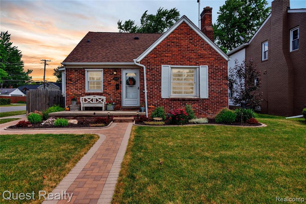 1268 Hampton Road Grosse Pointe Woods, MI 48236 - Photo 1 of 45