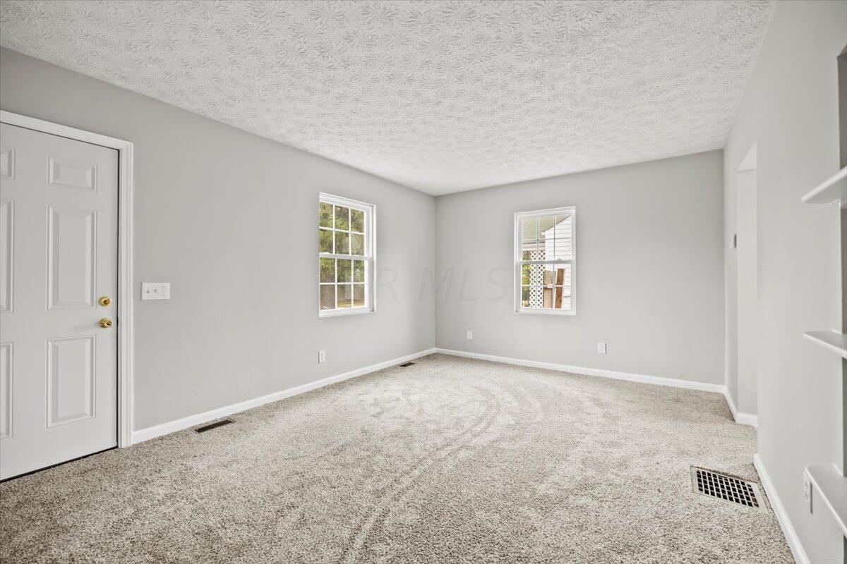 2818 Audubon Road Columbus, OH 43211 - Photo 5 of 19 livingrm1