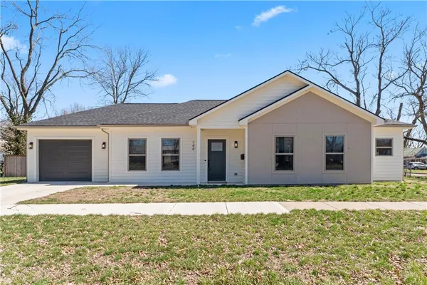 $257,950 | 144 East Pacific Avenue, Osawatomie, KS 66064