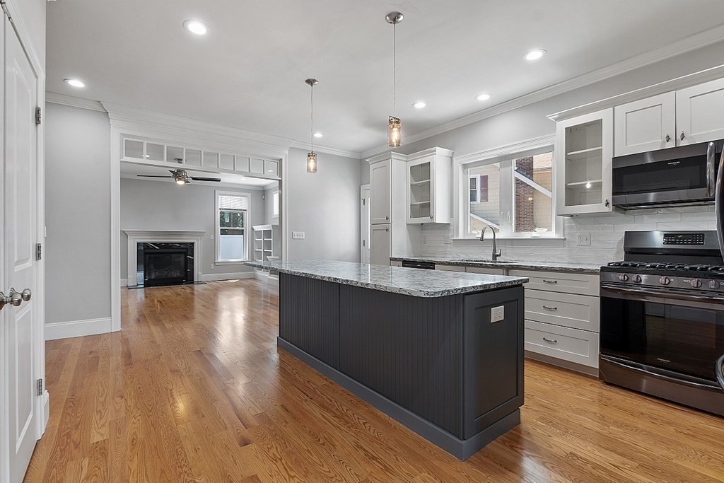 24 Church Street, Unit 2 Wakefield, MA 01880 - Photo 5 of 34