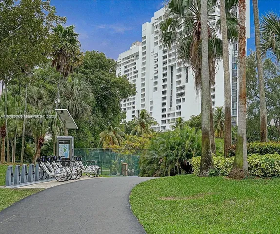 $2,700 | 20355 Northeast 34th Court, Unit 628, Aventura, FL 33180