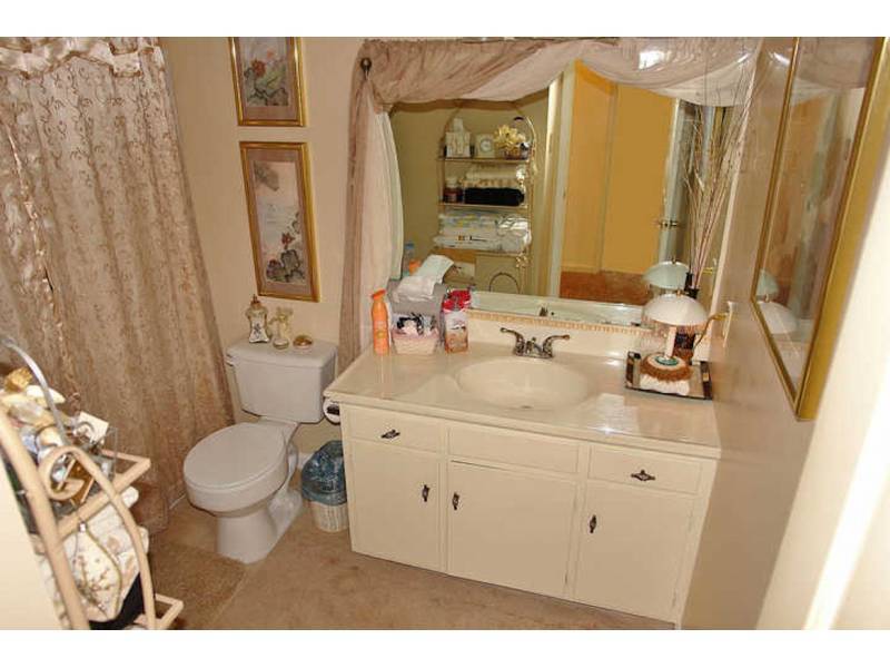 6588 Forest View Road Roanoke, VA 24018 - Photo 14 of 18 14-Bath off Main Hallwa