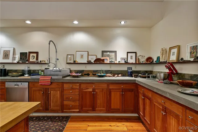 $850,000 | 22 North Sycamore Street, Petersburg, VA 23803