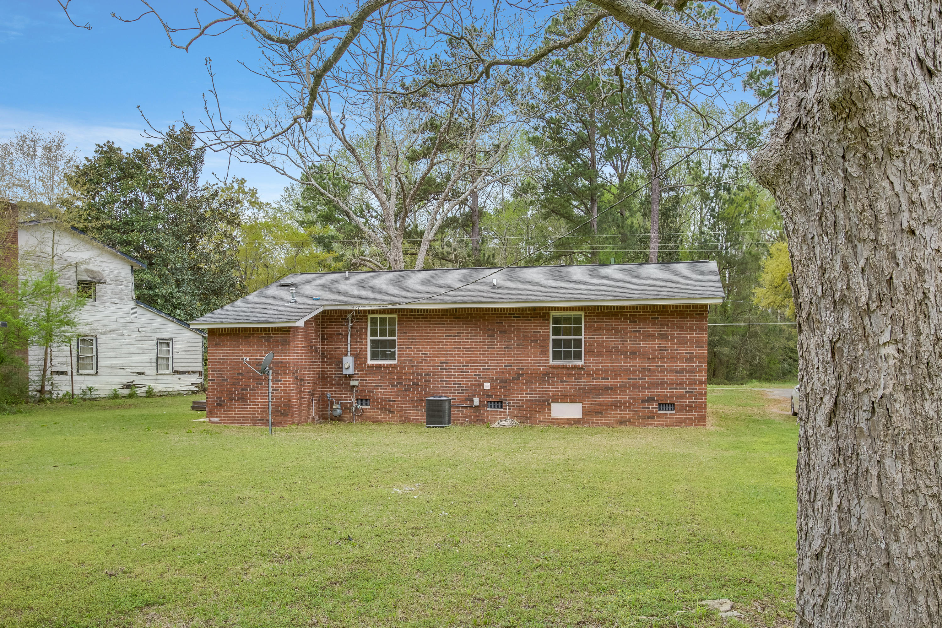 299 South Metts Street St. George, SC 29477 - Photo 2 of 14 9H6B2787