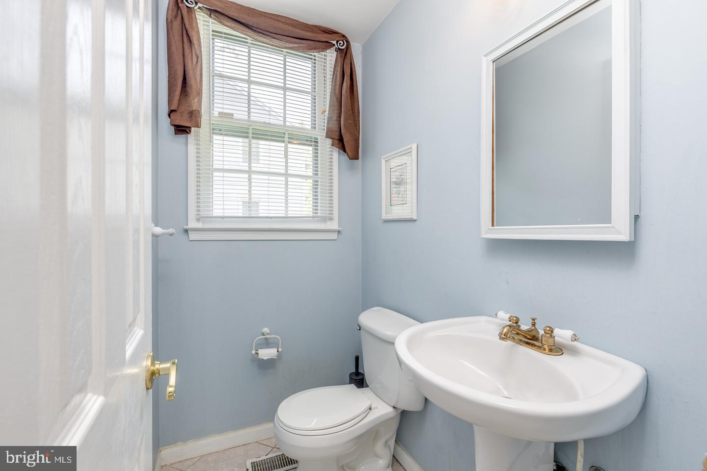 7 Cohasset Lane Cherry Hill, NJ 08003 - Photo 22 of 56 First Floor 1/2 Bath