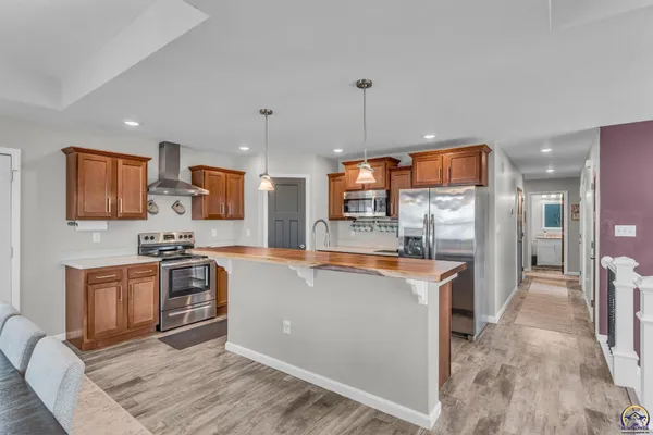 $340,000 | 938 Southwest Woodbridge Place, Topeka, KS 66606