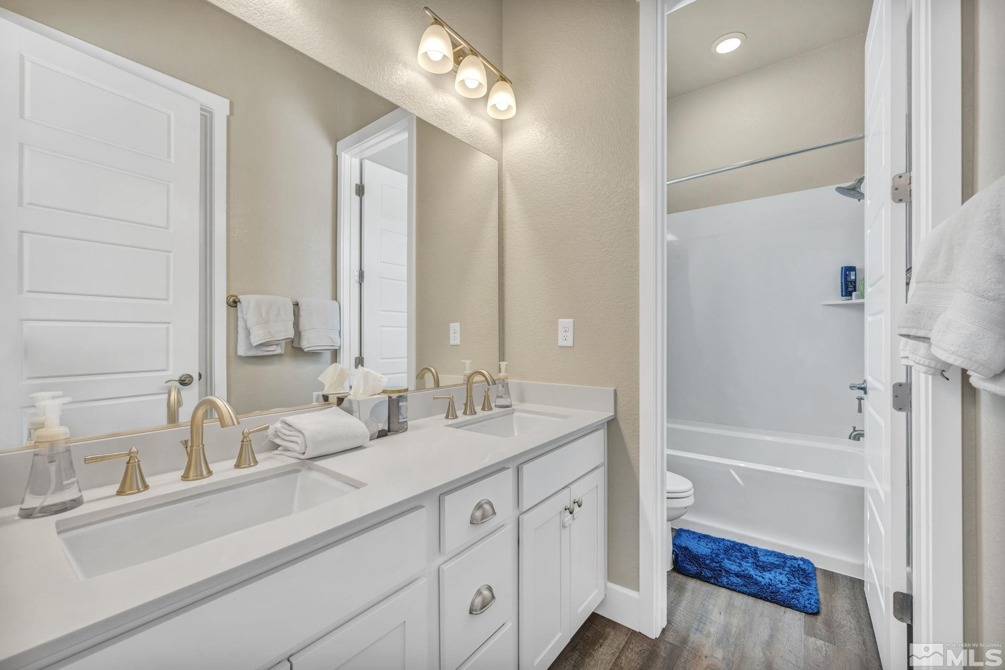 1237 Crawford Crk Drive Reno, NV 89521 - Photo 24 of 39 a bathroom with a tub sink and mirror