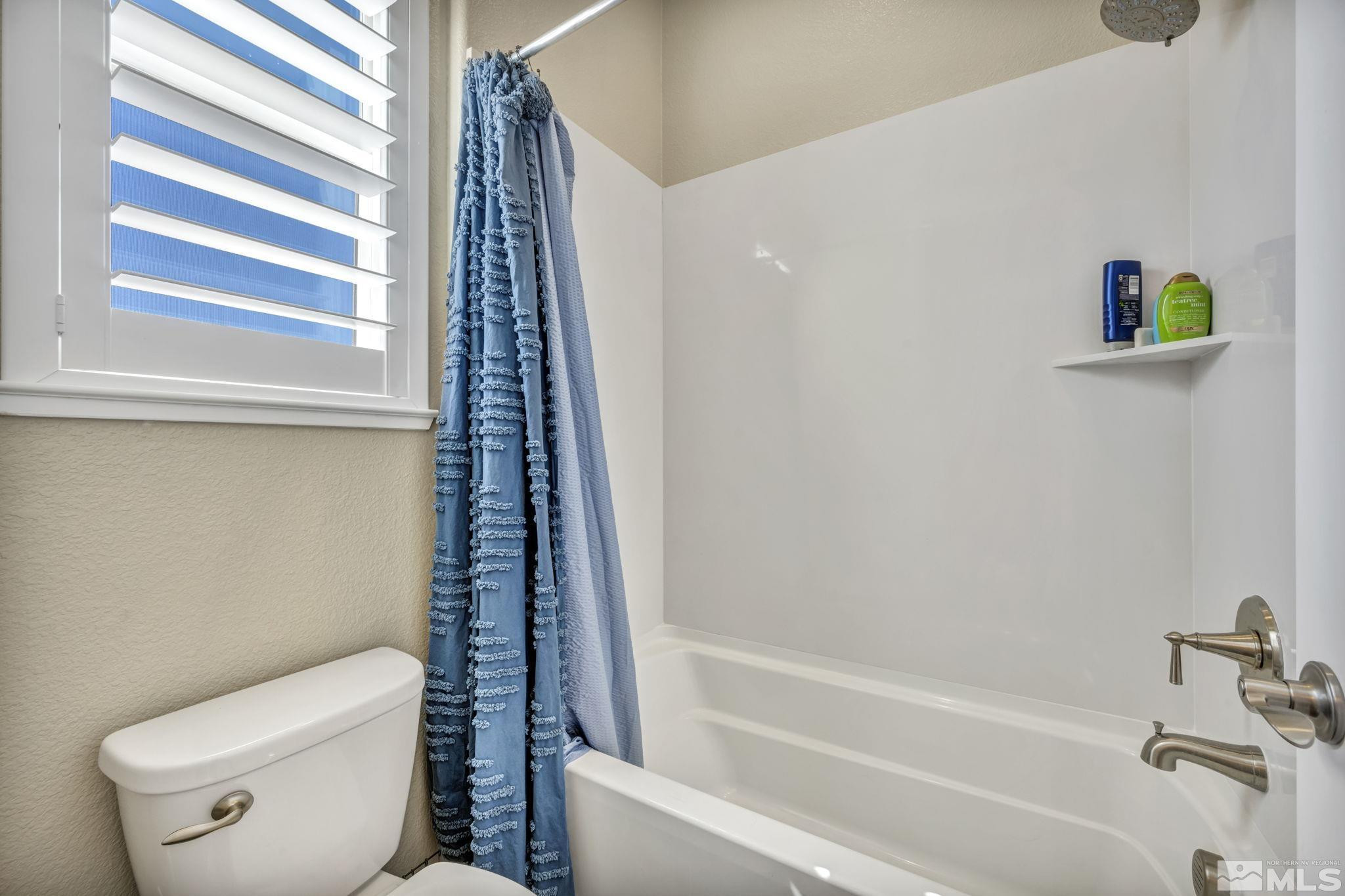 1237 Crawford Crk Drive Reno, NV 89521 - Photo 25 of 39 a bathroom with a toilet and a bathtub