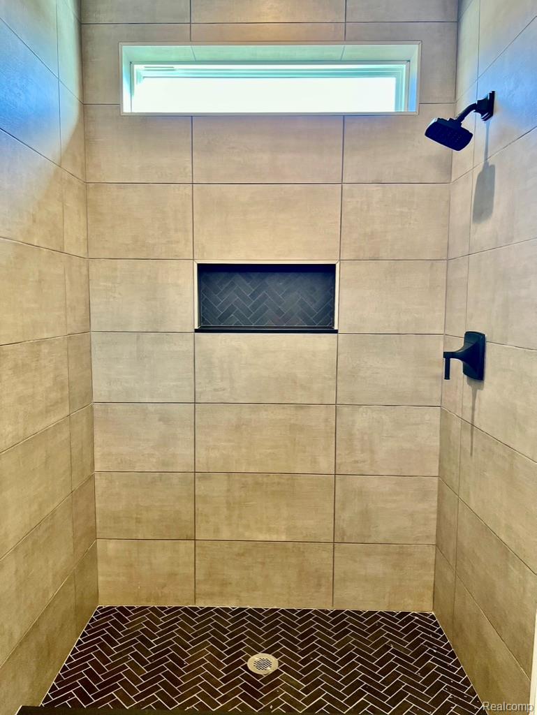 5382 Spring Meadows Way Linden, MI 48451 - Photo 13 of 20 featuring a 5' tile shower stall