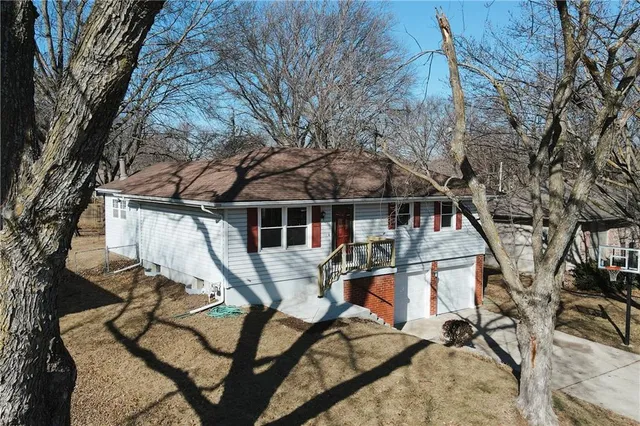 $296,000 | 109 Northeast 1st St Terrace, Blue Springs, MO 64014