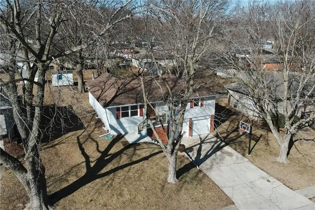 $296,000 | 109 Northeast 1st St Terrace, Blue Springs, MO 64014