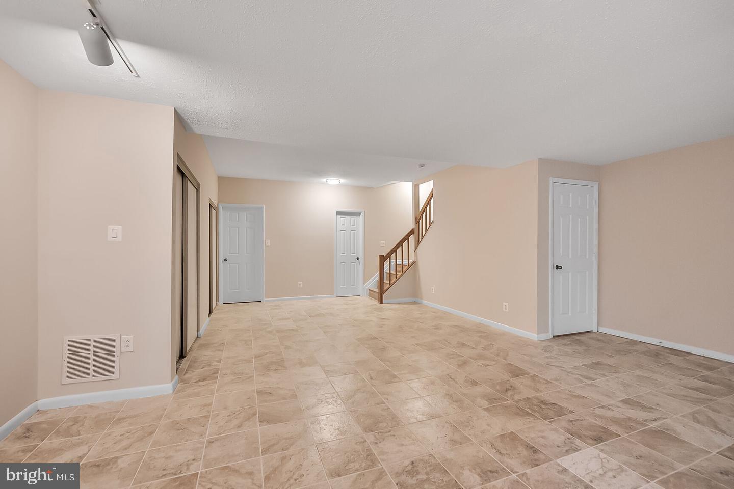 1657 Oak Spring Way Reston, VA 20190 - Photo 18 of 24 Gallery Image 18