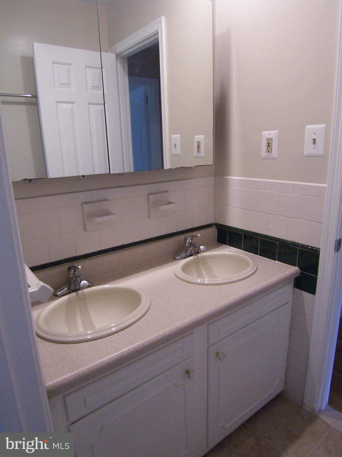 6136 Roxbury Avenue Springfield, VA 22152 - Photo 16 of 22 Hall Bath upstairs