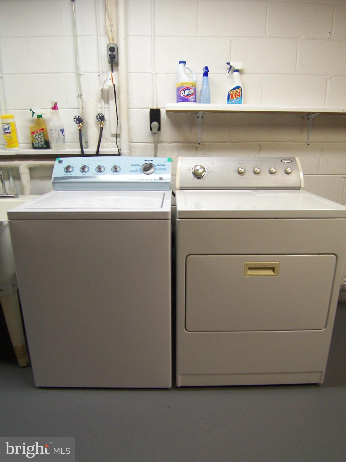 6136 Roxbury Avenue Springfield, VA 22152 - Photo 18 of 22 Laundry area