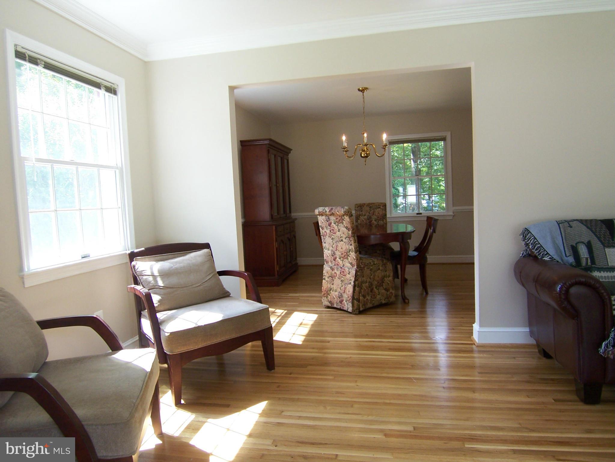 6136 Roxbury Avenue Springfield, VA 22152 - Photo 3 of 22 Dining Room