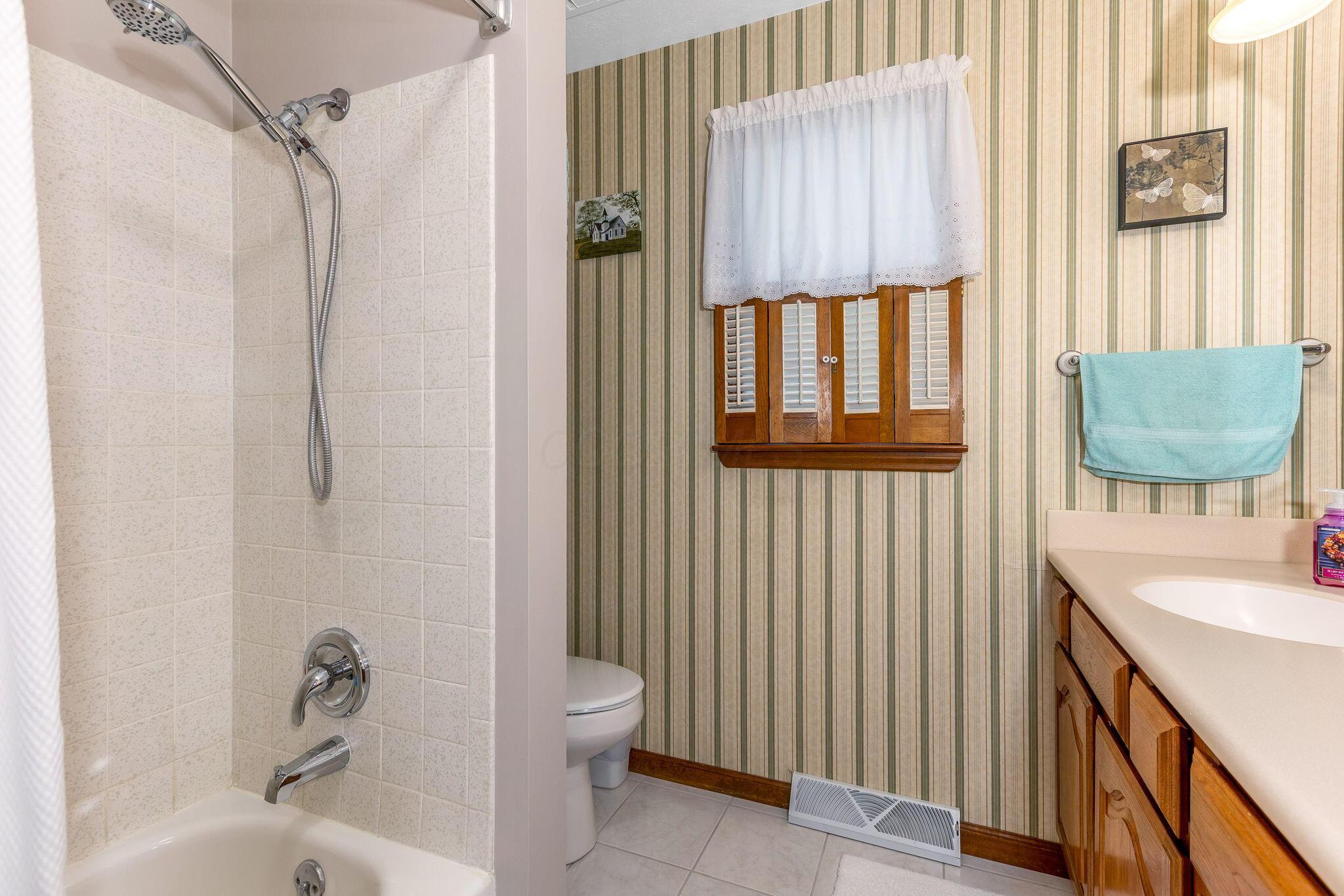 1030 Rhoda Lane Northeast Lancaster, OH 43130 - Photo 29 of 61 guest bath 2