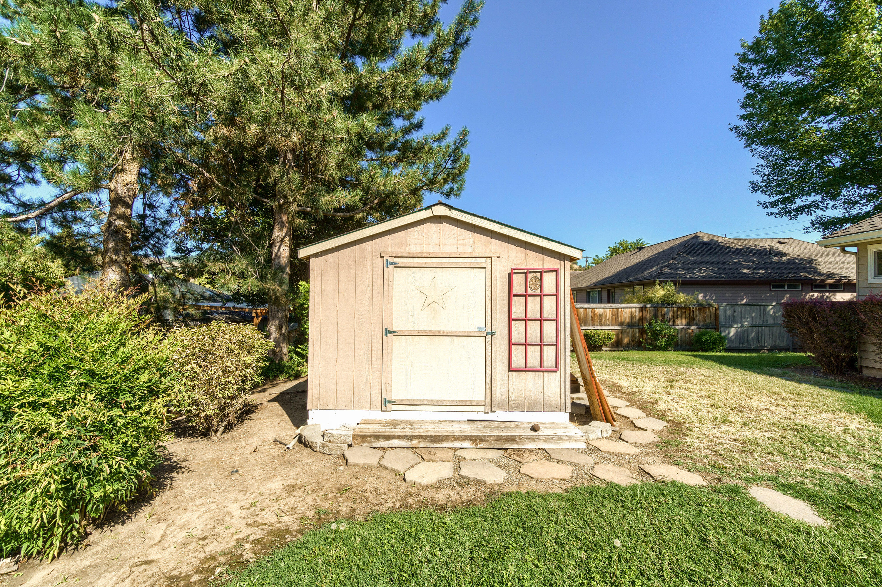 2435 Spring Street Medford, OR 97504 - Photo 12 of 49 SS (12)