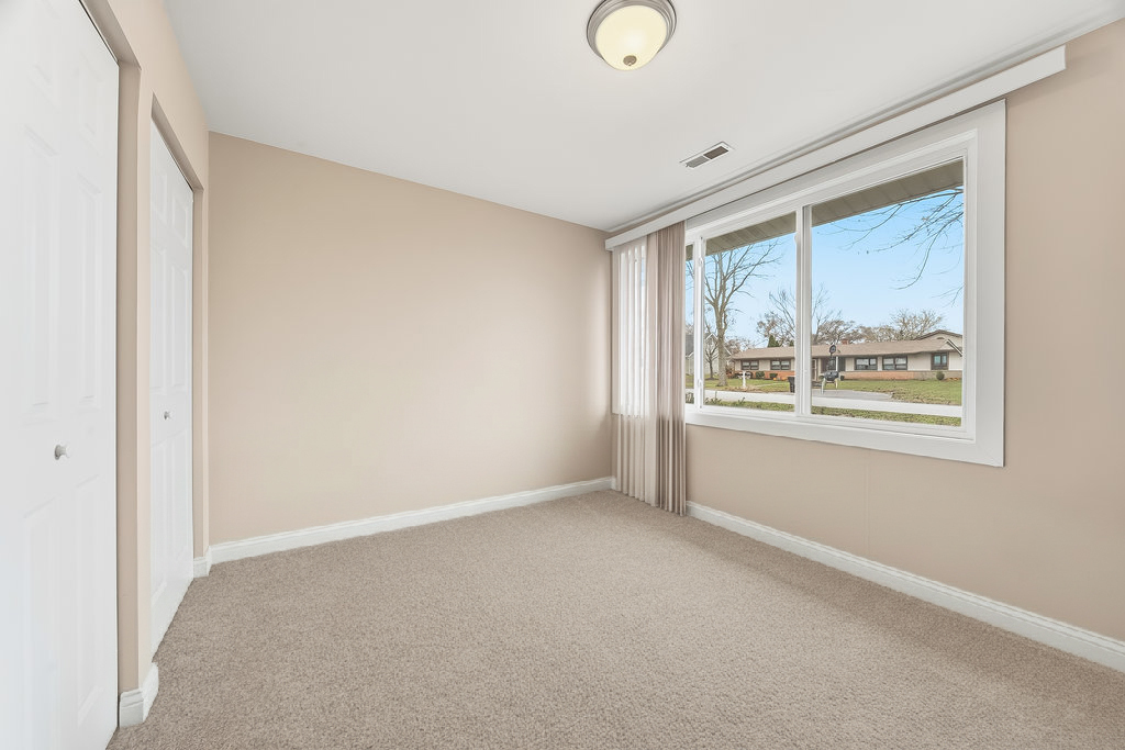 9512 Birch Avenue Mokena, IL 60448 - Photo 13 of 17 a view of empty room with window