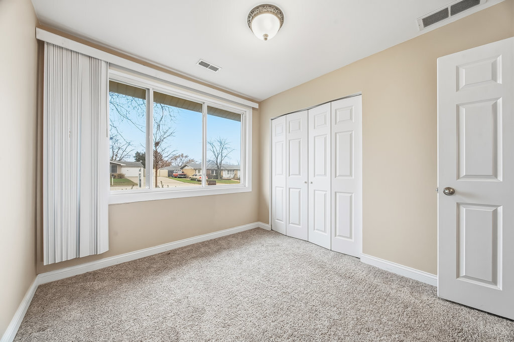 9512 Birch Avenue Mokena, IL 60448 - Photo 15 of 17 an empty room with windows