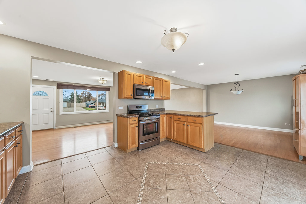 9512 Birch Avenue Mokena, IL 60448 - Photo 7 of 17 a large kitchen with a large counter top space appliances and cabinets