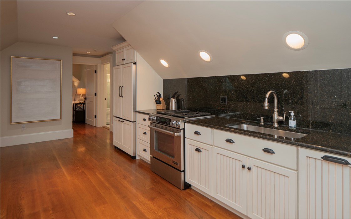 58 Ridge Road Newport, RI 02840 - Photo 21 of 47