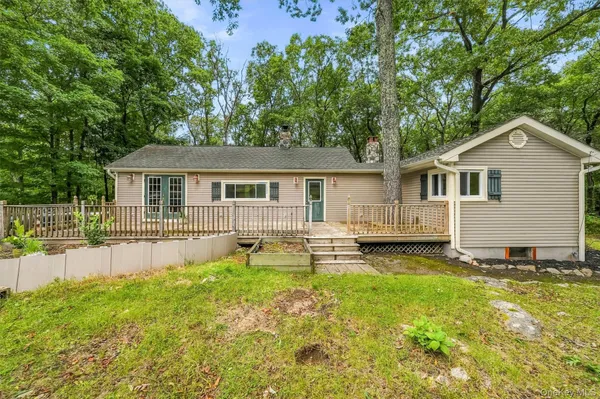 $379,999 | 153 Nardin Road, Lake Peekskill, NY 10537