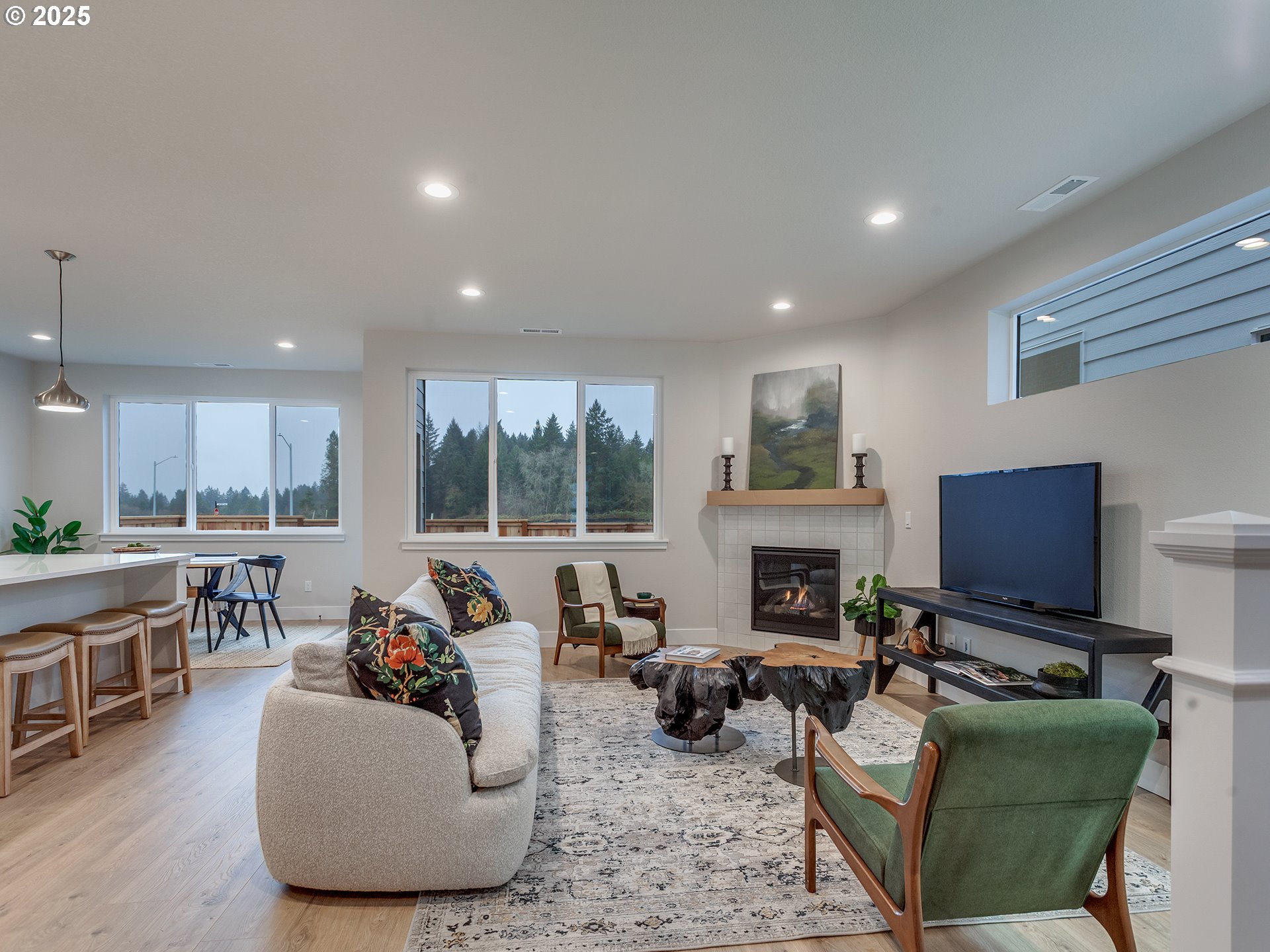 13866 Southwest 174th Avenue Tigard, OR 97140 - Photo 6 of 45 Living Room