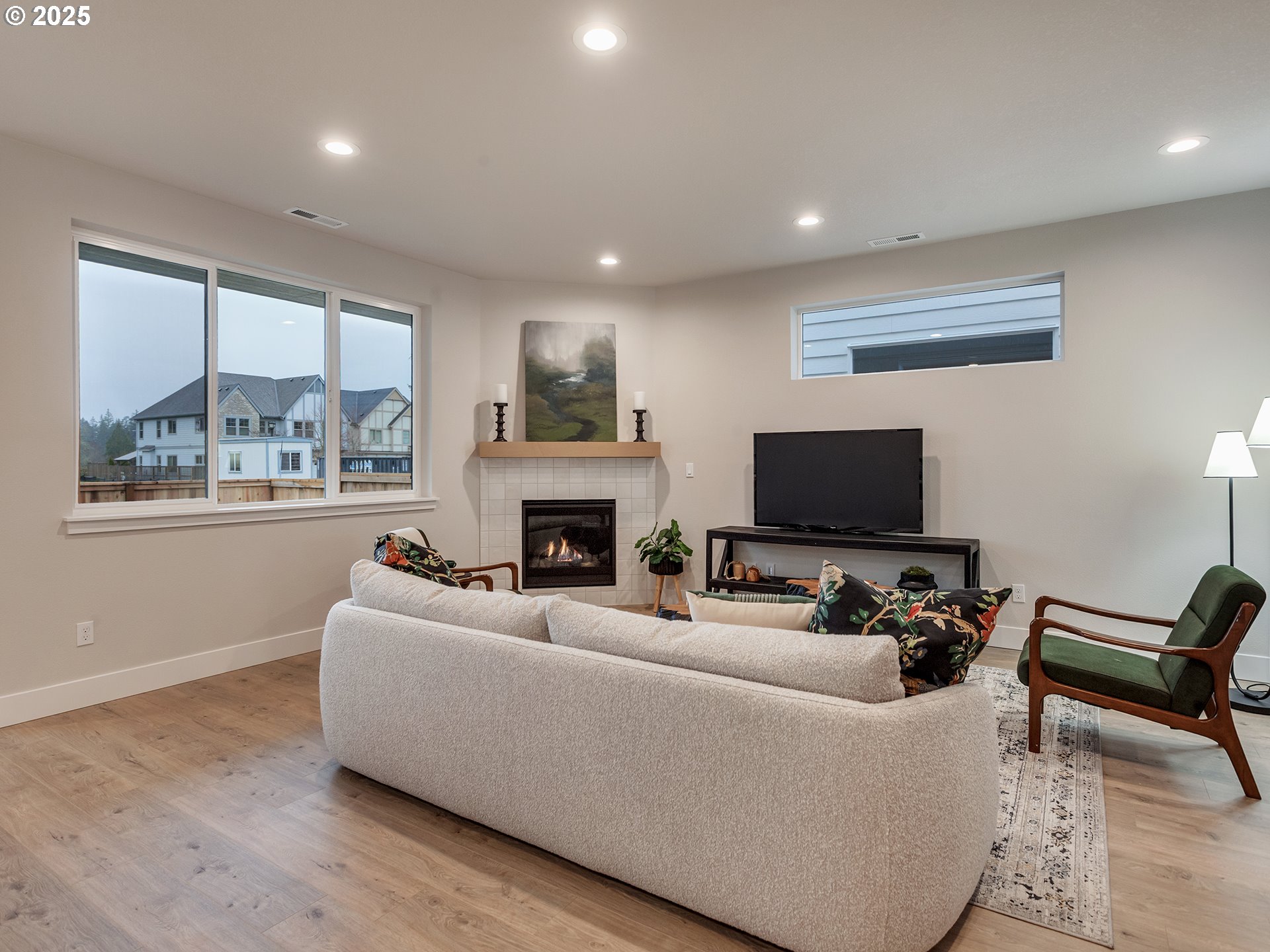 13866 Southwest 174th Avenue Tigard, OR 97140 - Photo 7 of 45 Living Room