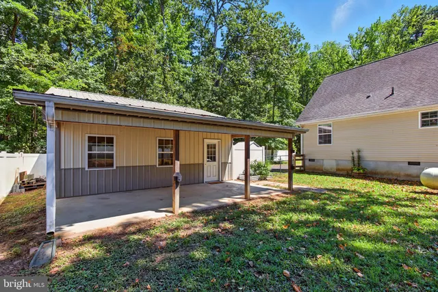 a house view with a backyard space