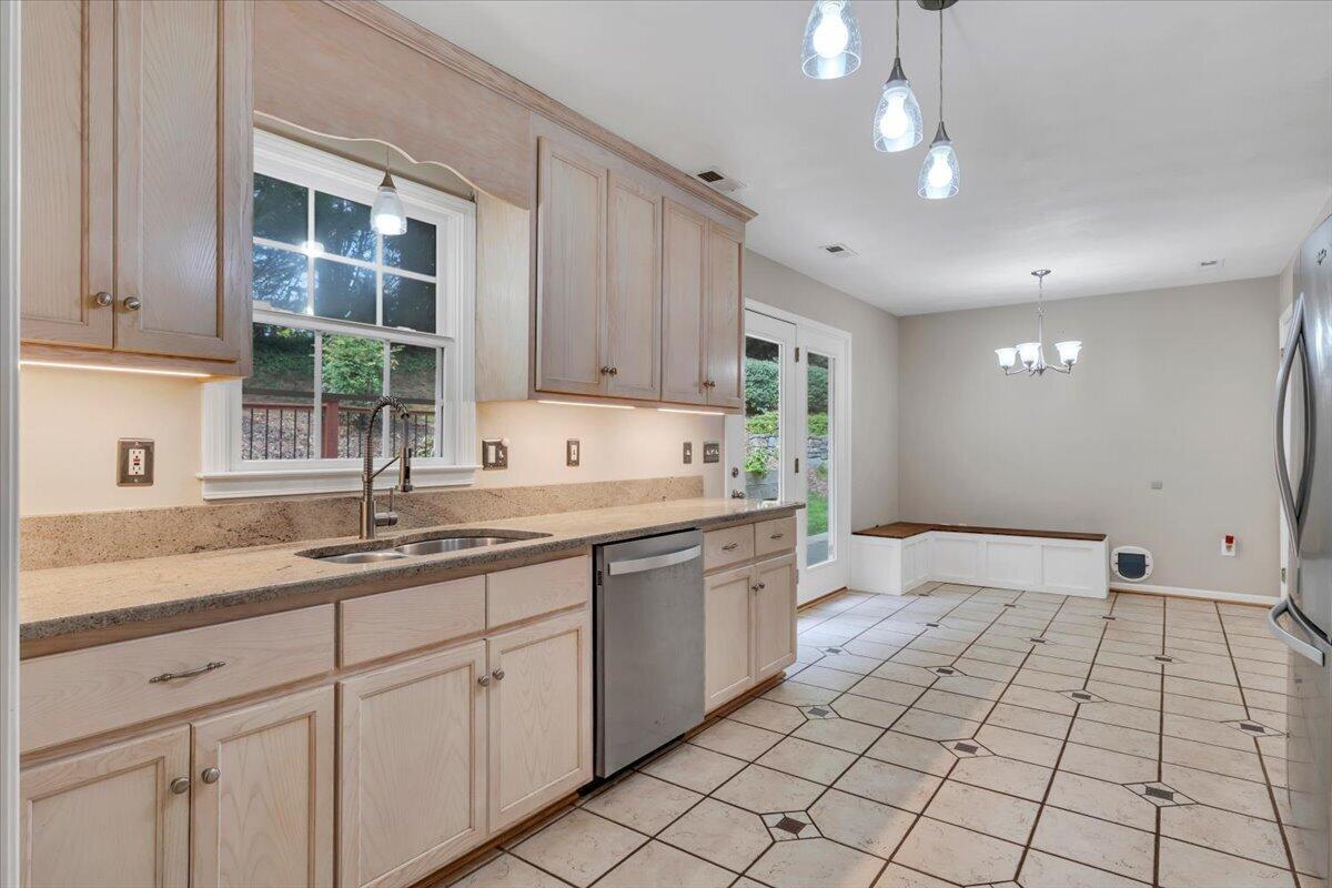 239 Pin Oak Drive Blue Ridge, VA 24064 - Photo 15 of 47 15-MIB02123